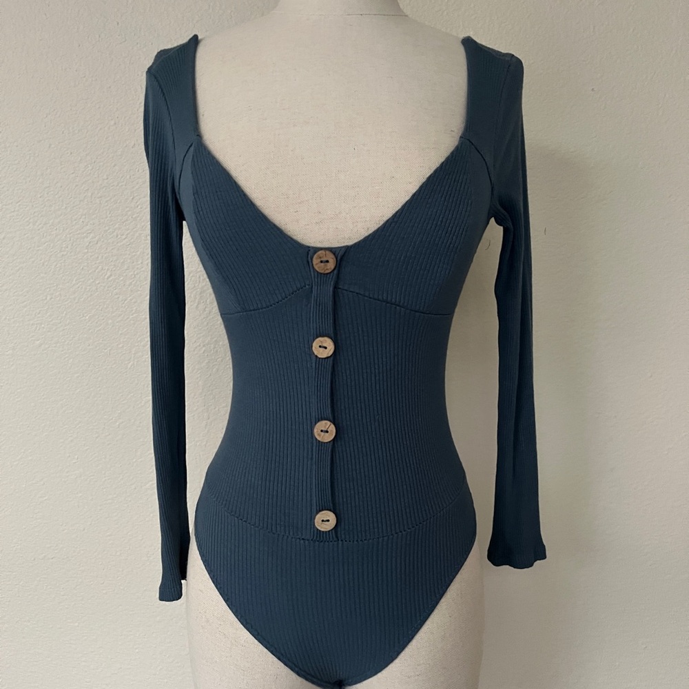 Fashion Nova Women’s Ribbed Long Sleeve Bodysuit, Blue, size Small